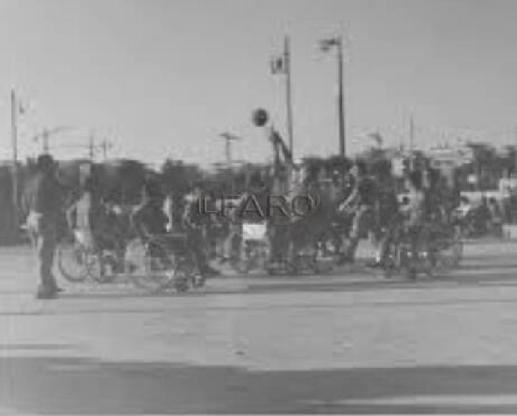 https://www.stellemarinebasket.it/immagini_news/30/ostia-1966-maglio-e-i-ragazzi-del-basket-in-carrozzina-sul-campo-delle-stelle-marine-30-21-600.jpg